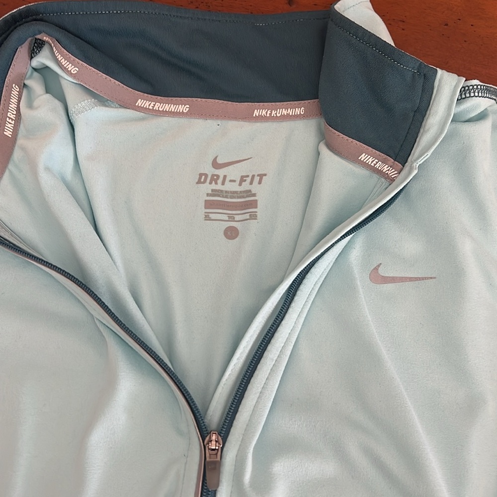 Nike Dri-Fit Women’s Zip-Up - Picture 4 of 4
